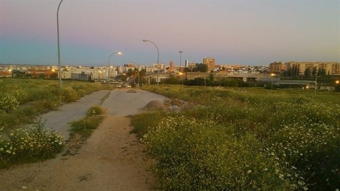 Suelos pendientes de urbanizar para conectar Tomares con el metro