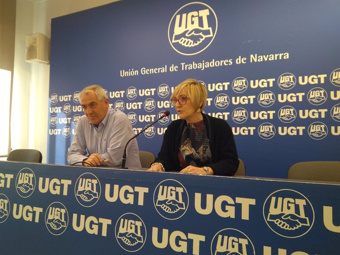 Jesús Santos y Marisol Vicente, de UGT, en la rueda de prensa