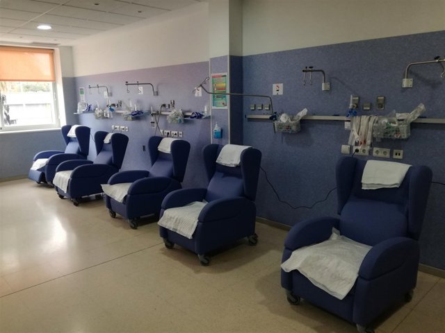 Los Pacientes De Las Urgencias Del Hospital Clínico Estrenan Nuevos Sillones Erg