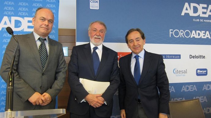 Jaime Mayor Oreja participa en el Foro ADEA 2018         