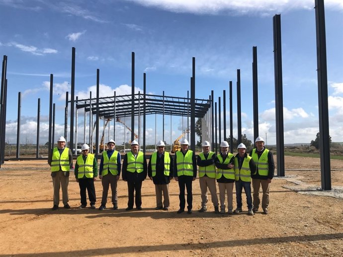 Zurera y Ruiz Almenara (centro) durante la visita