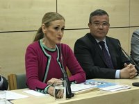Cifuentes dice que la única respuesta a Granados será por "vía judicial", ampliando su querella o presentando una nueva