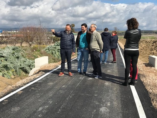Visita a las obras en la antigua carretera de la Estación de Marmolejo.