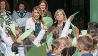 Susana Díaz defiende Andalucía como "comunidad de primera división" con escolares de Sevilla