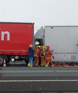 Choque entre camiones en la A-3 a la altura de Caudete de las Fuentes
