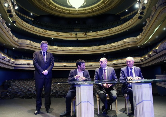 Firma del acuerdo sobre el Teatro Principal de Alicante