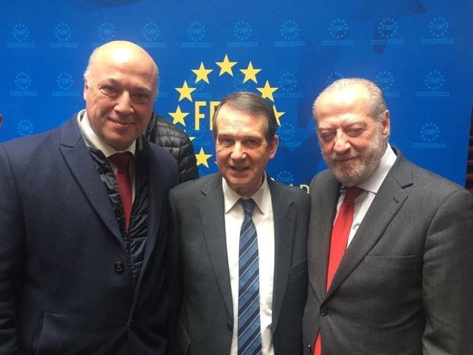 El presidente de la Diputación de Córdoba, con los presidentes de FEMP y FAMP