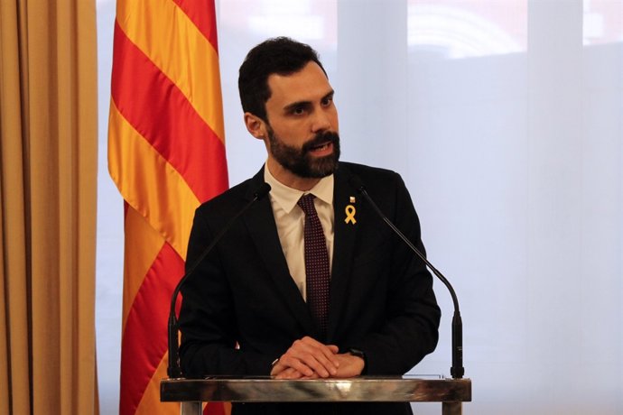 Roger Torrent ajorna el ple d'investidura 