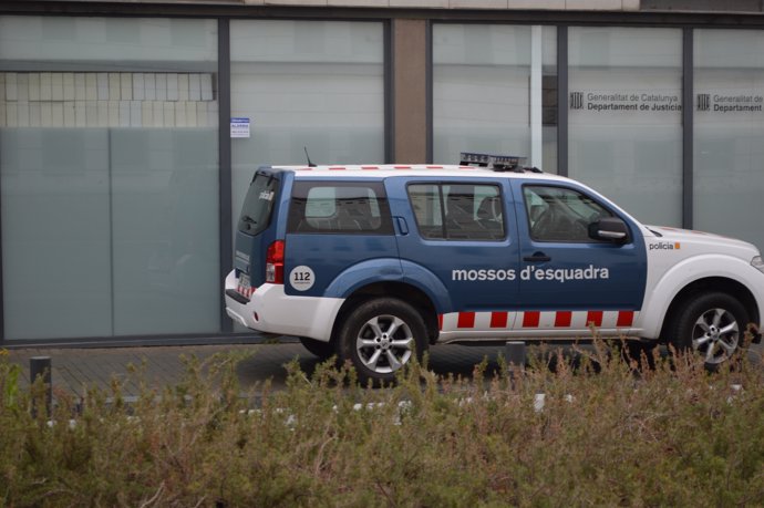 Cotxe dels Mossos d'Esquadra en els jutjats de Lleida