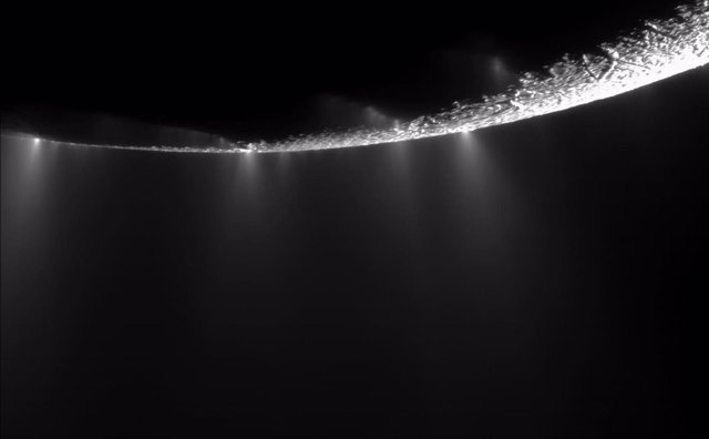 Plumas en el polo sur de Encélado