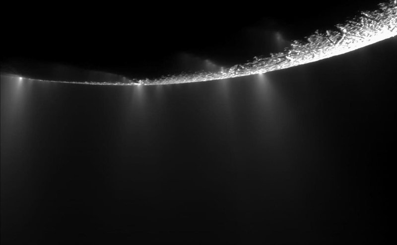 La luna Encélado es capaz de sustentar microbios que viven en la Tierra