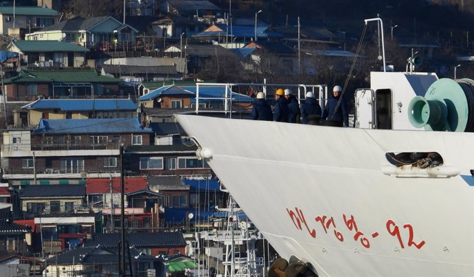 Buque norcoreano en el puerto surcoreano de Mukjo