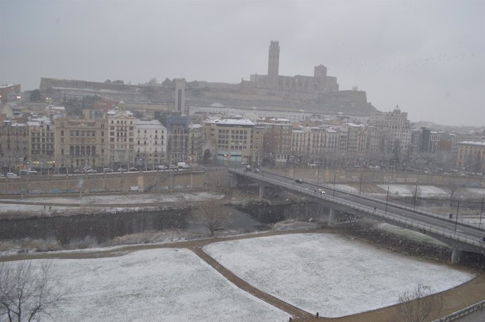 La nieve ha empezado a caer en Lleida sobre las 15 horas
