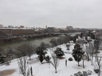 La nieve complica la circulación en las carreteras aragonesas y causa incidencias en Zaragoza