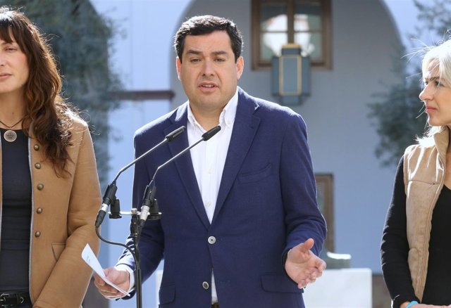 Juanma Moreno ante los medios de comunicación