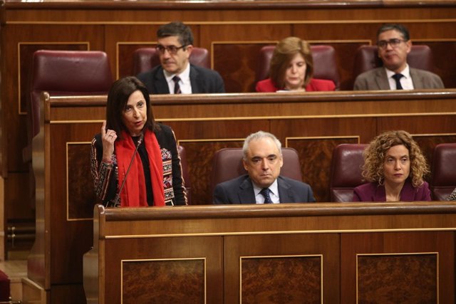Margarita Robles en la sesión de control al Gobierno en el Congreso