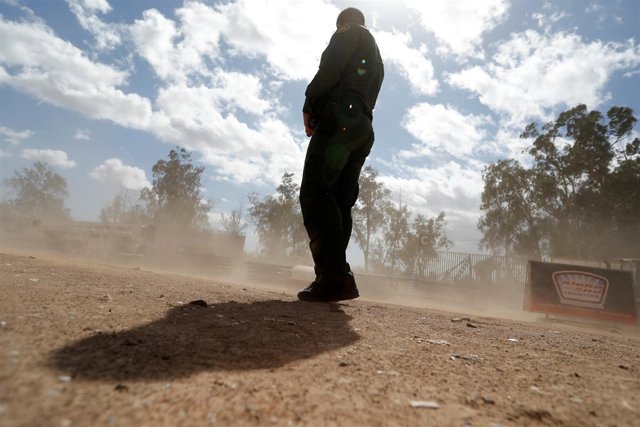 Foto de archivo de un agente de fronteras de Estados Unidos
