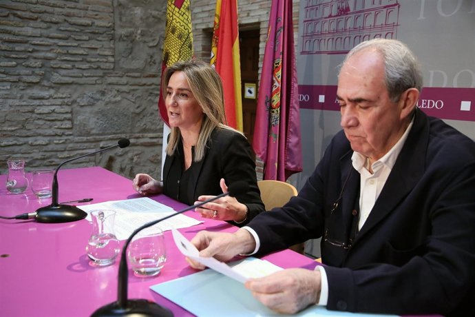 La alcaldesa de Toledo en rueda de prensa