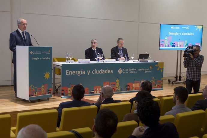 El conselleiro de Economía, Francisco Conde, en la presentación del libro