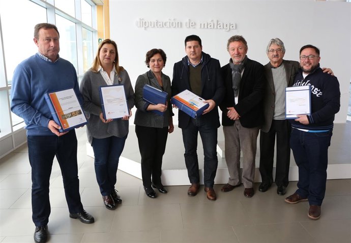 Entrega documentos urbanísticos a ayuntamientos Diputación