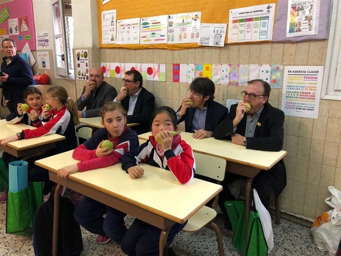 Campaña de promoción de la fruta en una escuela de Lleida