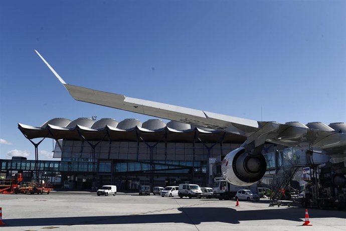 transportador de maletas,embarque, embarcar, finger o gusano