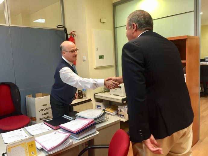 El delegado visita las instalaciones de la Abogacía del Estado en la Región