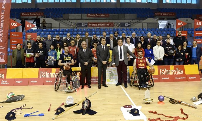 EL ALCALDE EN LA PRESENTACIÓN DE LOS ACTOS