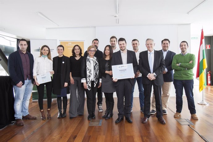 La empresa Drónica Solutions  gana los Premios EmprendedorXXI 