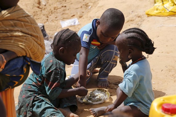 Niños desplazados nigerianos en la región de Lago Chad