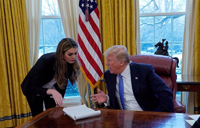 La directora de comunicación, Hope Hicks, con el presidente, Donald Trump