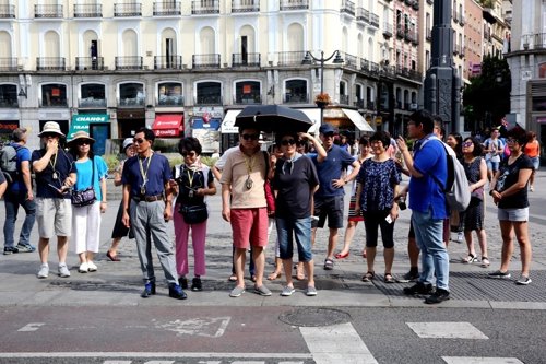 Turistas asiáticos en Madrid, extranjeros, extranjero, turismo, turista