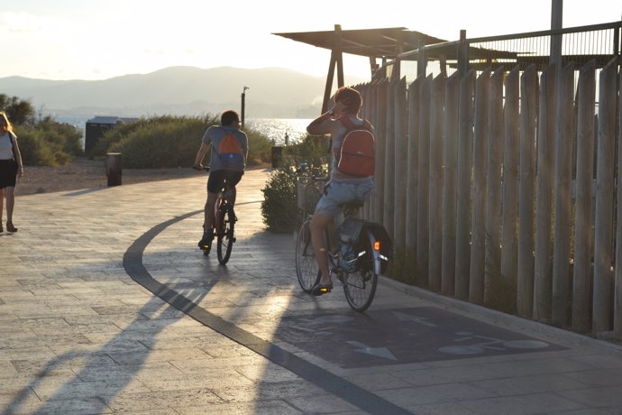 Bicicletas, paseo, Es Carnatge, carril bici, turistas