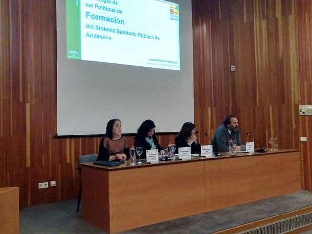 Presentan la estrategia de formación de la sanidad pública. 