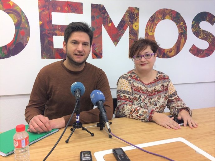 Alberto Gavín y Mercedes González presentan calendario de primarias de Podemos