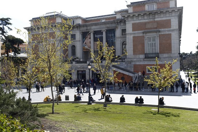 Entrada al museo del Prado, salida del museo del Prado