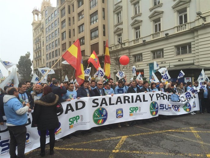 Manifestación de policías y guardias civiles