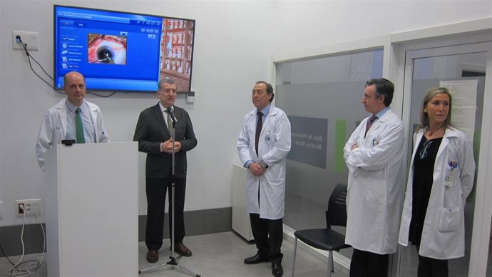 Celaya visita la unidad de cataratas del Hospital Nuestra Señora de Gracia