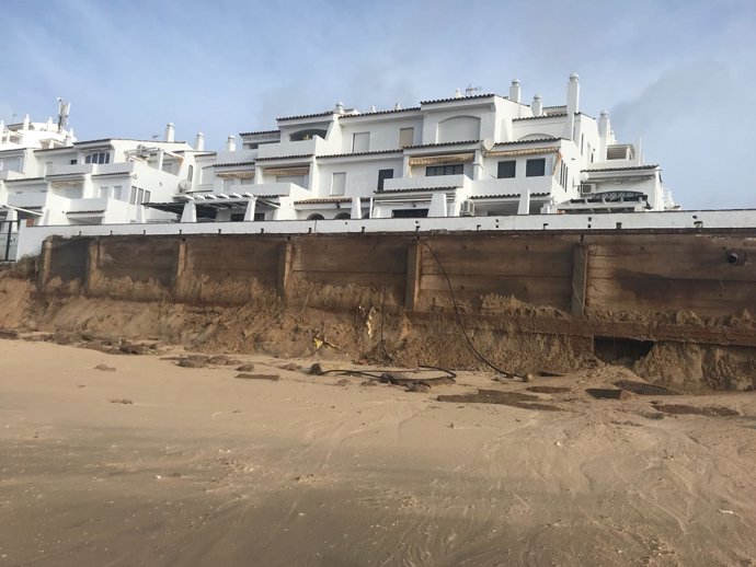 Daños del temporal en la playa de Punta Umbría. 