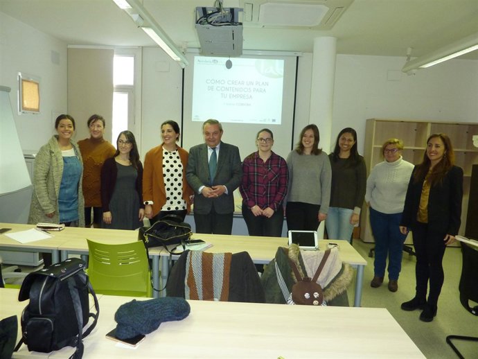 Alcalde inaugura el taller de marketing