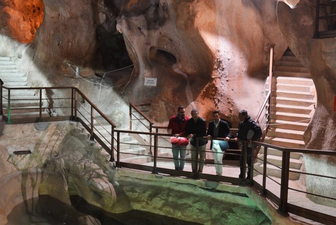 Cueva del tesoro el alcalde Francisco Salado realiza visita tras acciones mejora