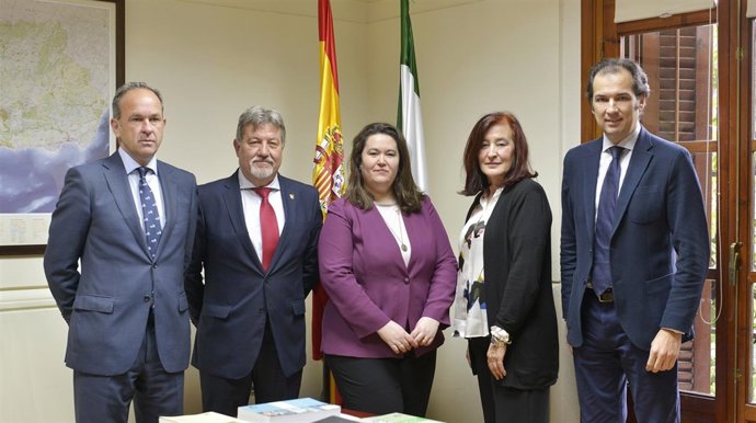 Np, Foto Y Resoluciones: La Delegada Del Gobierno Se Reúne Con Los Presidentes D