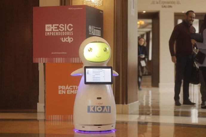 El robot ‘SNOW’, dotado de inteligencia artificial contrar el acoso escolar