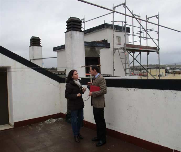 Vioque visita las obras de instalación del ascensor