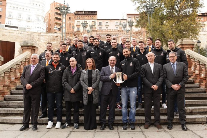 Lambán con el  Club de Voleibol de Teruel