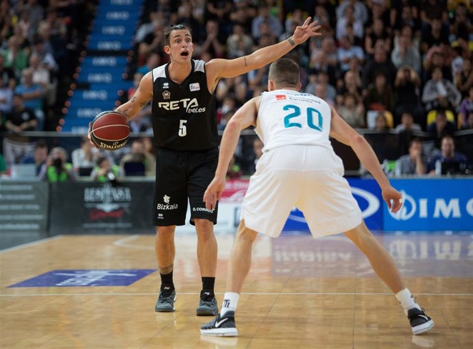 Ricardo Fischer (Retabet Bilbao Basket) Jaycee Carroll (Real Madrid)