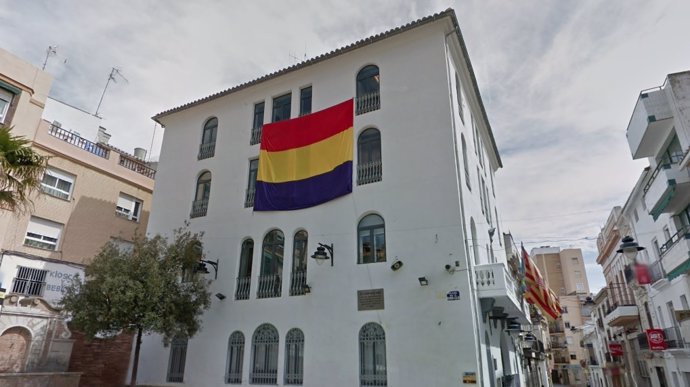 Bandera de la Segunda República en el Ayuntamiento de Buñol