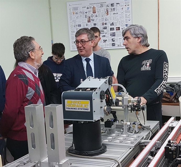Marcial Marín con profesores de Formación Profesional 