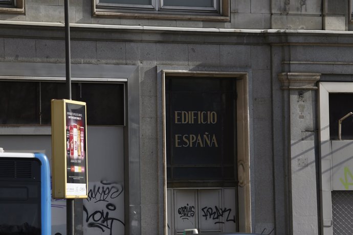 Edificio España, Plaza España
