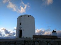 El viento daña diez de los doce molinos de Consuegra, uno de los cuales pierde su techumbre